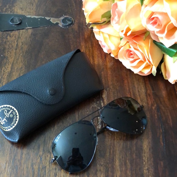 Ray-Ban Accessories - NEW Polarized Black Ray Ban Aviator Sunglasses